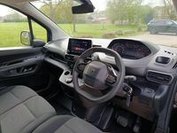 Second-hand Peugeot Partner Premium 130 CP (95 kW) 2023 Negru Monovolum