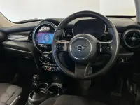 Używany Mini Cooper Classic 134 KM (98 kW) 2023 Srebrny Hatchback