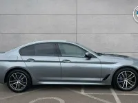 Usado BMW 530e M Sport 288 HP (211 kW) 2023 Cinzento Sedan
