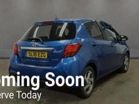 Used Toyota Yaris Hybrid 101 HP (74 kW) 2016 Blue Hatchback