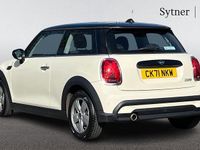 Begagnad Mini Cooper Classic 134 HK (98 kW) 2021 Vit Halvkombi