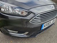 Begagnad Ford Focus Titanium 2016 Grå Halvkombi