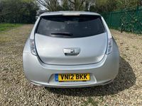 Begagnad Nissan Leaf 80 kW (109 HK) 2012 Silver Halvkombi
