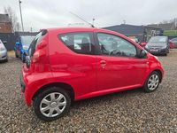 Used Peugeot 107 68 HP (50 kW) 2011 Red Hatchback