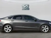 Usado Ford Mondeo Titanium 190 HP (139 kW) 2018 Cinzento Sedan