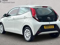 Used Toyota Aygo X-play 72 HP (52 kW) 2019 White flash Hatchback