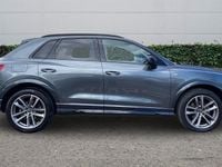 Usado Audi Q3 Black Edition 150 HP (110 kW) 2023 Cinzento SUV