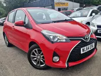 Used Toyota Yaris 99 HP (72 kW) 2015 Red Hatchback