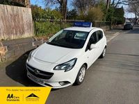 Used Vauxhall Corsa Design Edition 70 HP (51 kW) 2015 White Hatchback