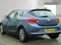 Second-hand Vauxhall Astra Excite 100 CP (73 kW) 2014 Albastru Hatchback