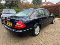 Usado Mercedes E240 Elegance 2002 Azul Sedan