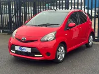 Used Toyota Aygo Style 68 HP (50 kW) 2013 Multicoloured Hatchback