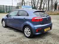 Begagnad Kia Rio 2015 Blå Halvkombi