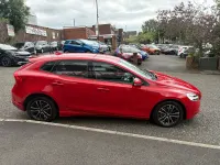 Used Volvo V40 Momentum 122 HP (89 kW) 2017 Red Hatchback