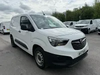 Second-hand Vauxhall Combo Edition 75 CP (55 kW) 2022 Alb Monovolum