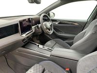 New VW Passat R-line 147 HP (108 kW) 2025 Green Estate