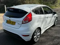 Używany Ford Fiesta Zetec 123 KM (90 kW) 2014 Biały Hatchback
