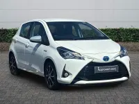 Used Toyota Yaris 100 HP (73 kW) 2018 White Hatchback
