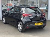 Begagnad Mazda 2 2018 Svart Halvkombi