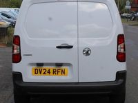 Second-hand Vauxhall Combo S 102 CP (75 kW) 2024 Alb Monovolum