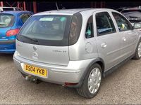 Second-hand Vauxhall Corsa Design Edition 2004 Argintiu Hatchback