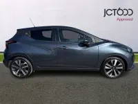 Usado Nissan Micra Tekna 91 HP (66 kW) 2023 Cinzento Citadino
