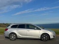 Usado Vauxhall Astra 2011 Plateado Familiar