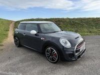 Usado Mini John Cooper Works Hatch 231 CV (169 kW) 2017 Gris Utilitario