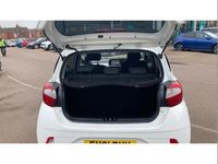 Used Hyundai i10 Premium 67 HP (49 kW) 2021 White Hatchback
