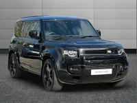 Usado Land Rover Defender HSE Dynamic 296 HP (217 kW) 2024 Preto SUV