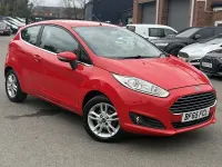 Usado Ford Fiesta Zetec 100 HP (73 kW) 2015 Vermelho Citadino