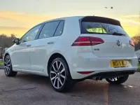 Begagnad VW Golf VII GTE 204 HK (150 kW) 2015 Vit Halvkombi
