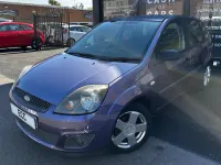 Begagnad Ford Fiesta Zetec 75 HK (55 kW) 2006 Lila Halvkombi