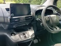 Begagnad Citroën e-Berlingo Feel 100 kW (136 HK) 2023 Blå Minibuss
