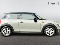 Usado Mini Cooper Hatch 134 CV (98 kW) 2017 Gris Utilitario