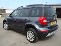Usado Skoda Yeti SE 110 CV (80 kW) 2015 Gris SUV