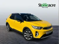 Usado Kia Stonic 118 HP (86 kW) 2021 Amarelo SUV