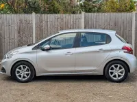 Second-hand Peugeot 208 Active 2023 Argintiu Hatchback