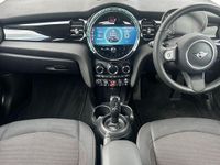 Usado Mini Cooper Classic 134 HP (98 kW) 2023 Amarelo Citadino