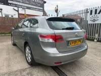 Usado Toyota Avensis 152 HP (111 kW) 2009 Cinzento Carrinha