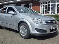 Usado Vauxhall Astra 115 HP (84 kW) 2008 Prateado Citadino