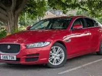 Used Jaguar XE Prestige 200 HP (147 kW) 2016 Red Sedan