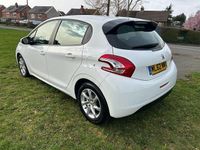 Used Peugeot 208 Active 70 HP (51 kW) 2012 White Hatchback