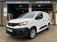 Begagnad Peugeot Partner 100 HK (73 kW) 2021 Vit Minibuss