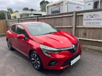 Used Renault Clio Iconic 100 HP (73 kW) 2019 Red Hatchback