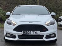 Used Ford Focus ST 250 HP (183 kW) 2017 White Hatchback