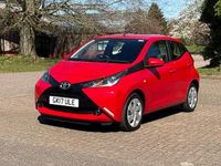 Usado Toyota Aygo X-play 69 HP (50 kW) 2017 Vermelho Citadino