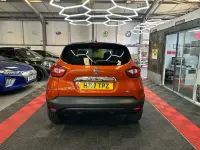 Used Renault Captur Dynamique 90 HP (66 kW) 2017 Orange/black SUV