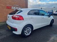 Used Kia Rio 84 HP (61 kW) 2016 White Hatchback