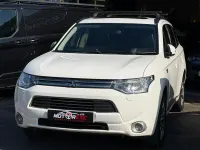 Used Mitsubishi Outlander P-HEV 2014 White Estate